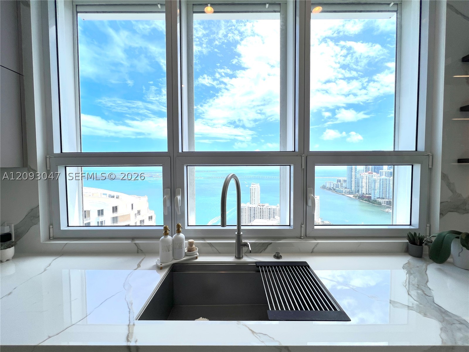 848 Brickell Key Dr #4505, Miami FL 33131