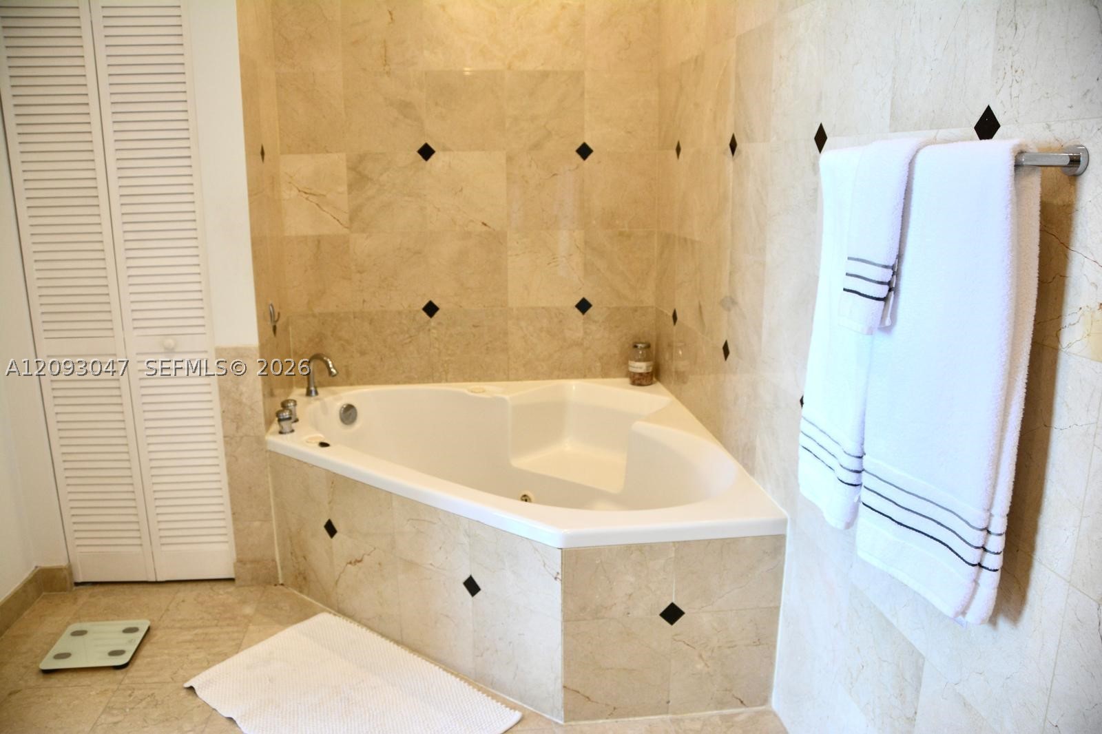 848 Brickell Key Dr #4505, Miami FL 33131