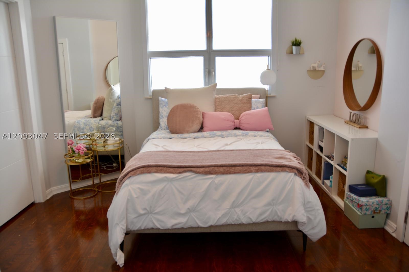 848 Brickell Key Dr #4505, Miami FL 33131
