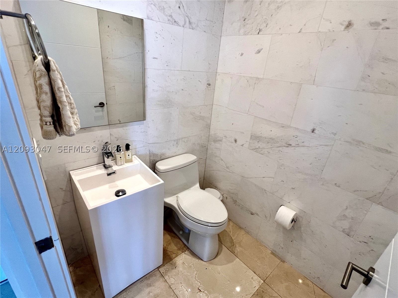 848 Brickell Key Dr #4505, Miami FL 33131