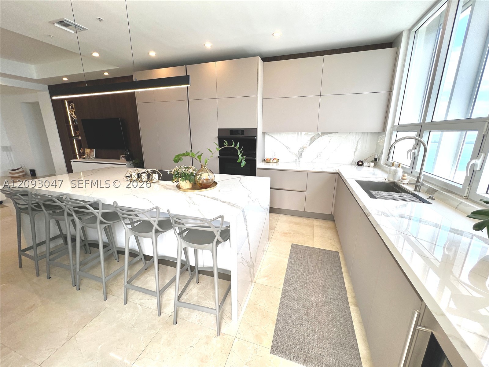848 Brickell Key Dr #4505, Miami FL 33131