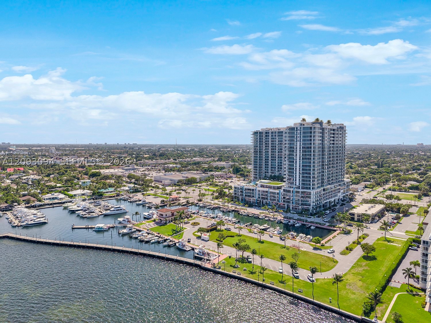 220 Lake Shore Dr #1512, West Palm Beach FL 33403