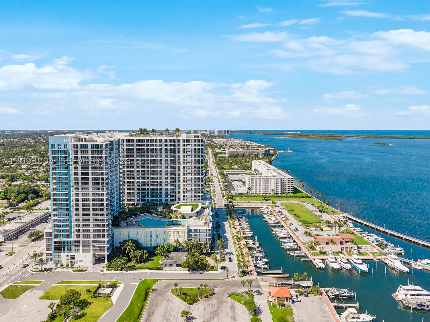 220 Lake Shore Dr #1512, West Palm Beach FL 33403
