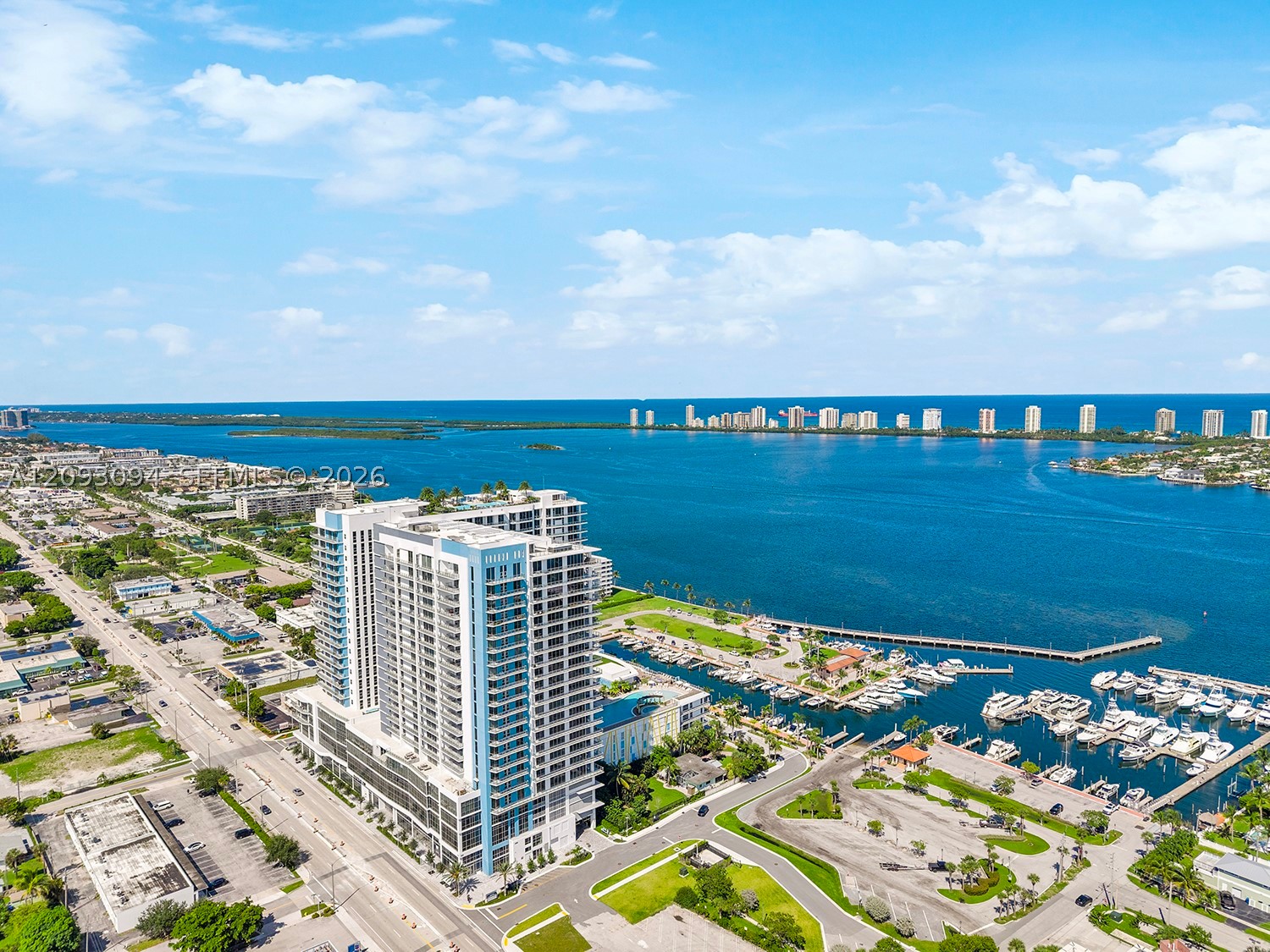 220 Lake Shore Dr #1512, West Palm Beach FL 33403