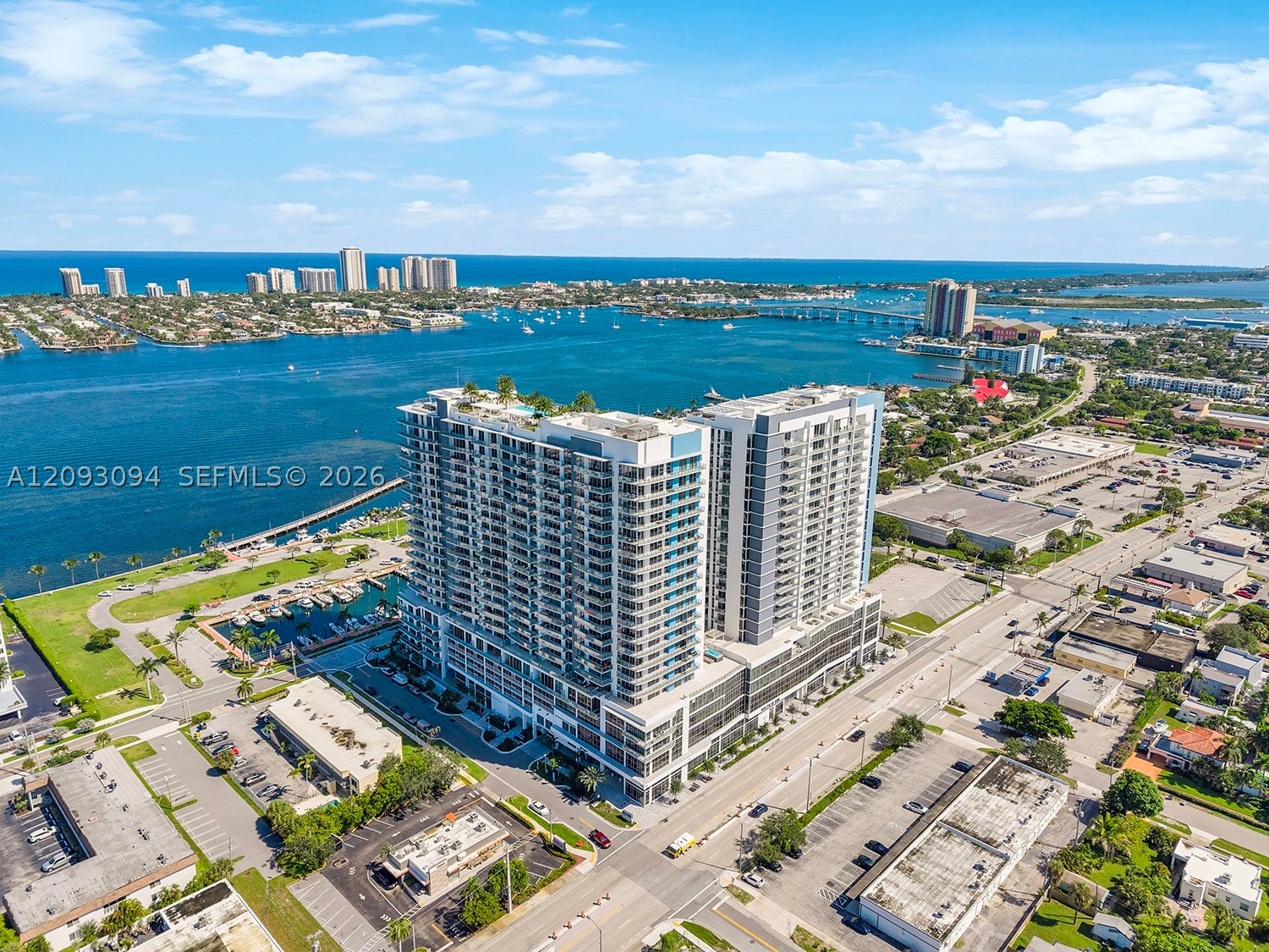 220 Lake Shore Dr #1512, West Palm Beach FL 33403