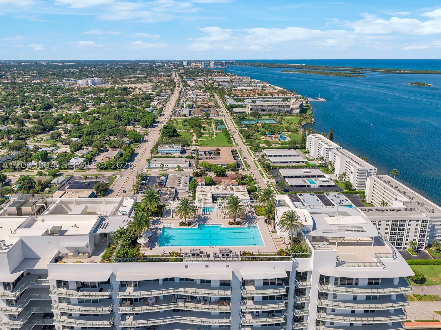 220 Lake Shore Dr #1512, West Palm Beach FL 33403