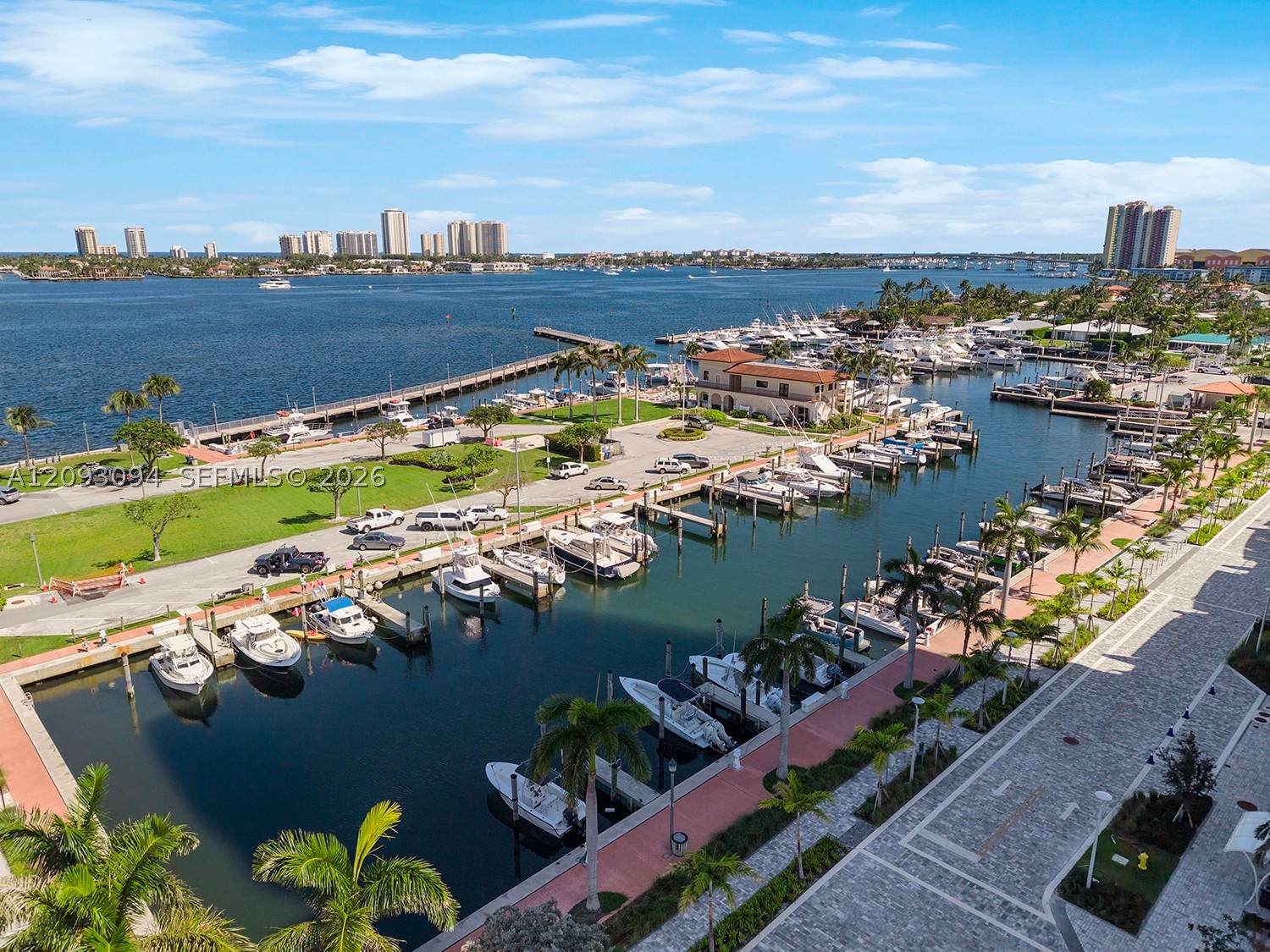 220 Lake Shore Dr #1512, West Palm Beach FL 33403