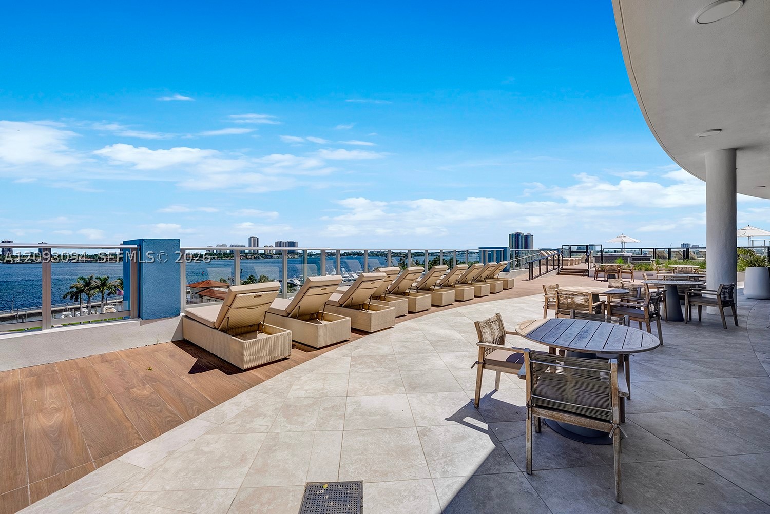 220 Lake Shore Dr #1512, West Palm Beach FL 33403