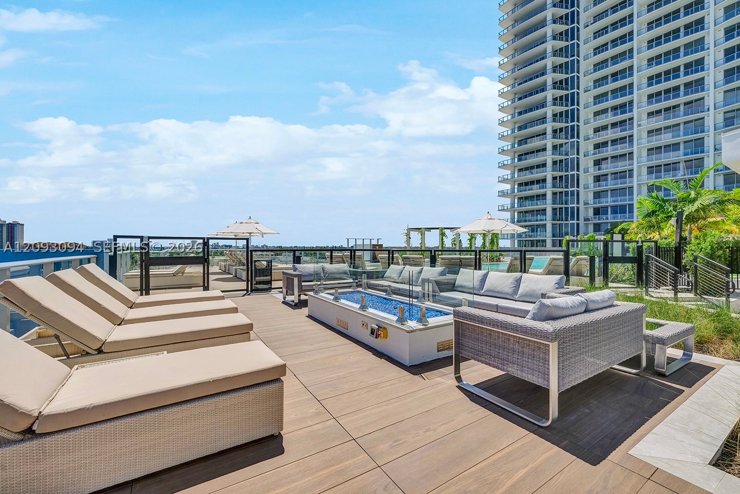 220 Lake Shore Dr #1512, West Palm Beach FL 33403