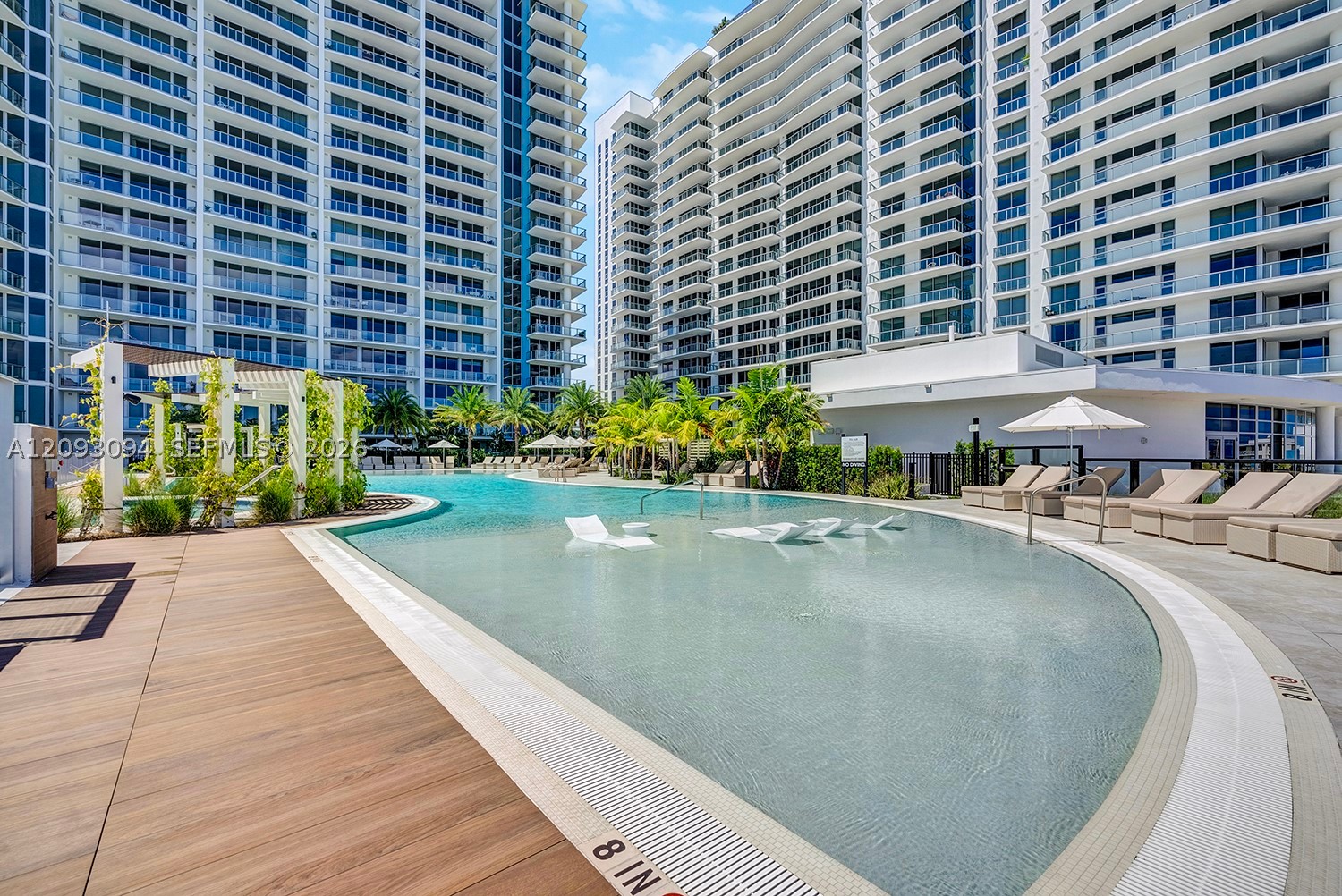 220 Lake Shore Dr #1512, West Palm Beach FL 33403