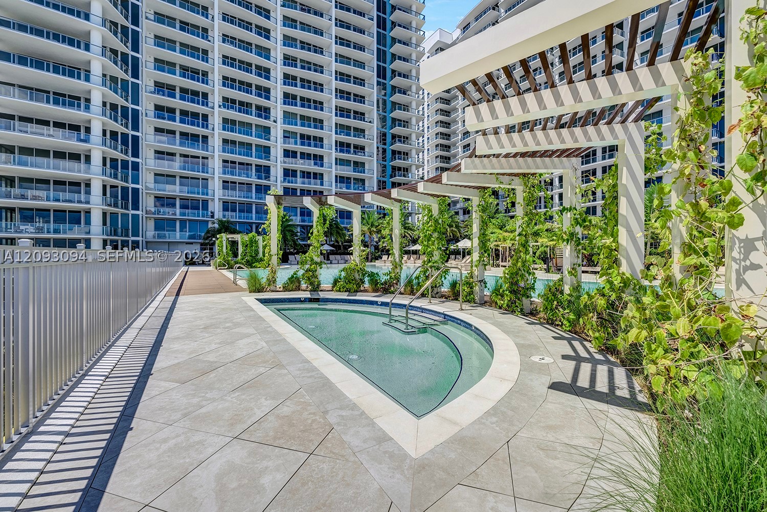 220 Lake Shore Dr #1512, West Palm Beach FL 33403