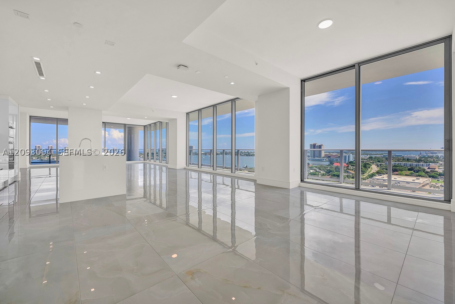 220 Lake Shore Dr #1512, West Palm Beach FL 33403