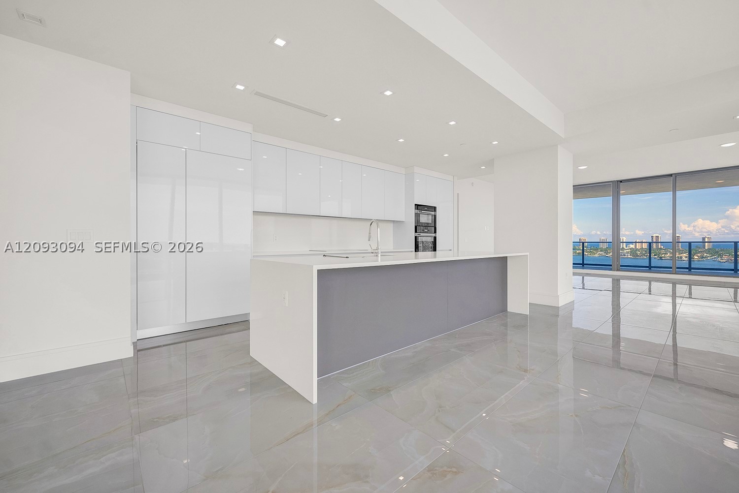 220 Lake Shore Dr #1512, West Palm Beach FL 33403