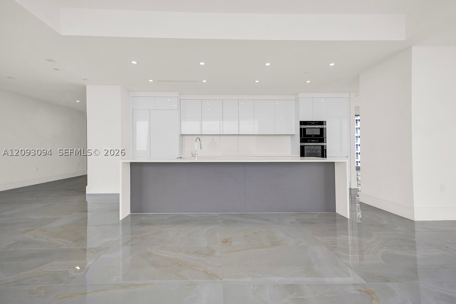 220 Lake Shore Dr #1512, West Palm Beach FL 33403