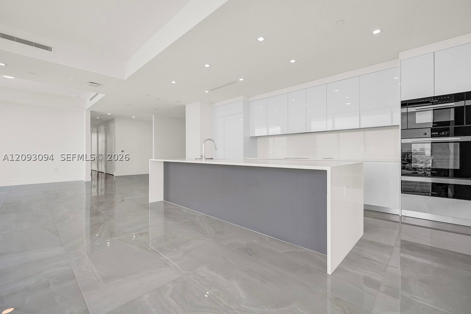 220 Lake Shore Dr #1512, West Palm Beach FL 33403