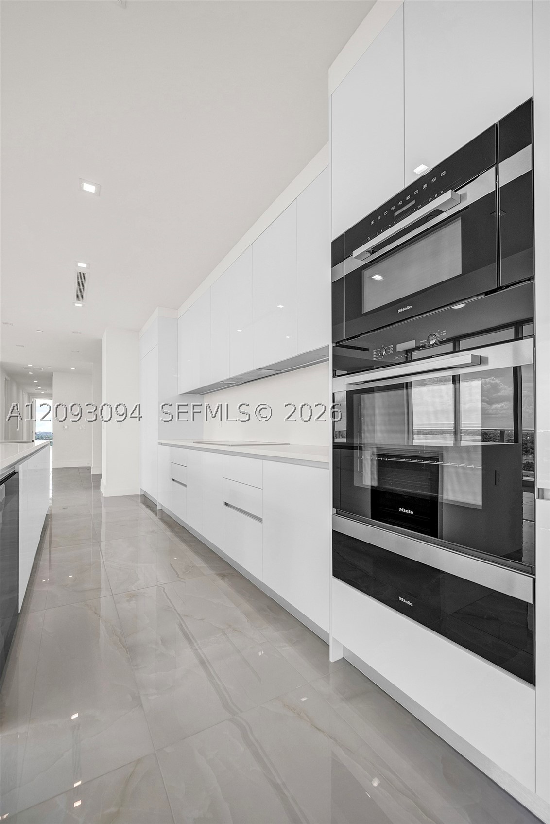 220 Lake Shore Dr #1512, West Palm Beach FL 33403
