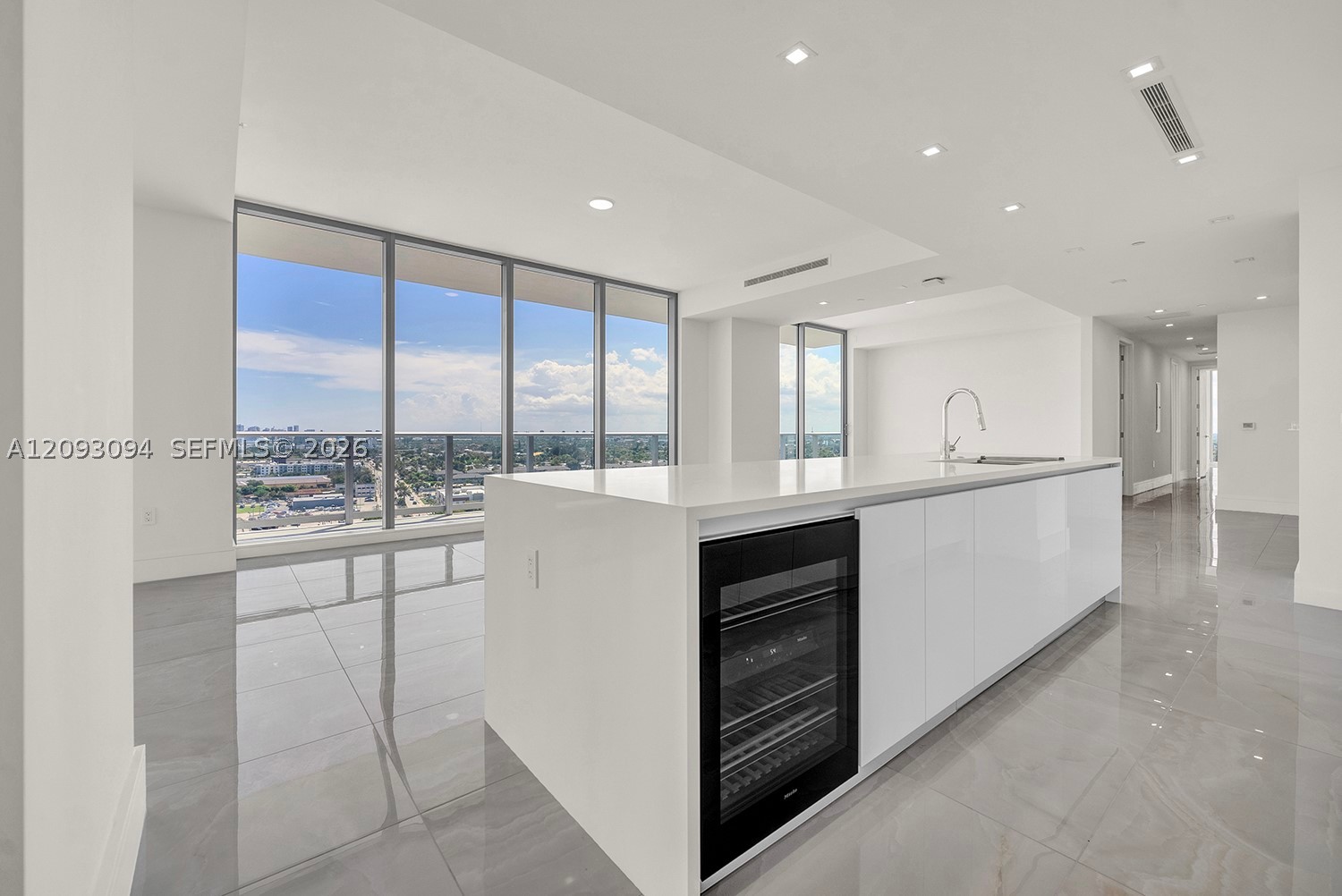 220 Lake Shore Dr #1512, West Palm Beach FL 33403