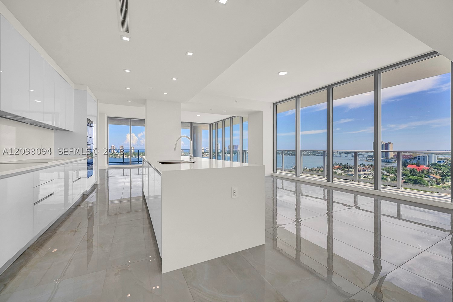 220 Lake Shore Dr #1512, West Palm Beach FL 33403