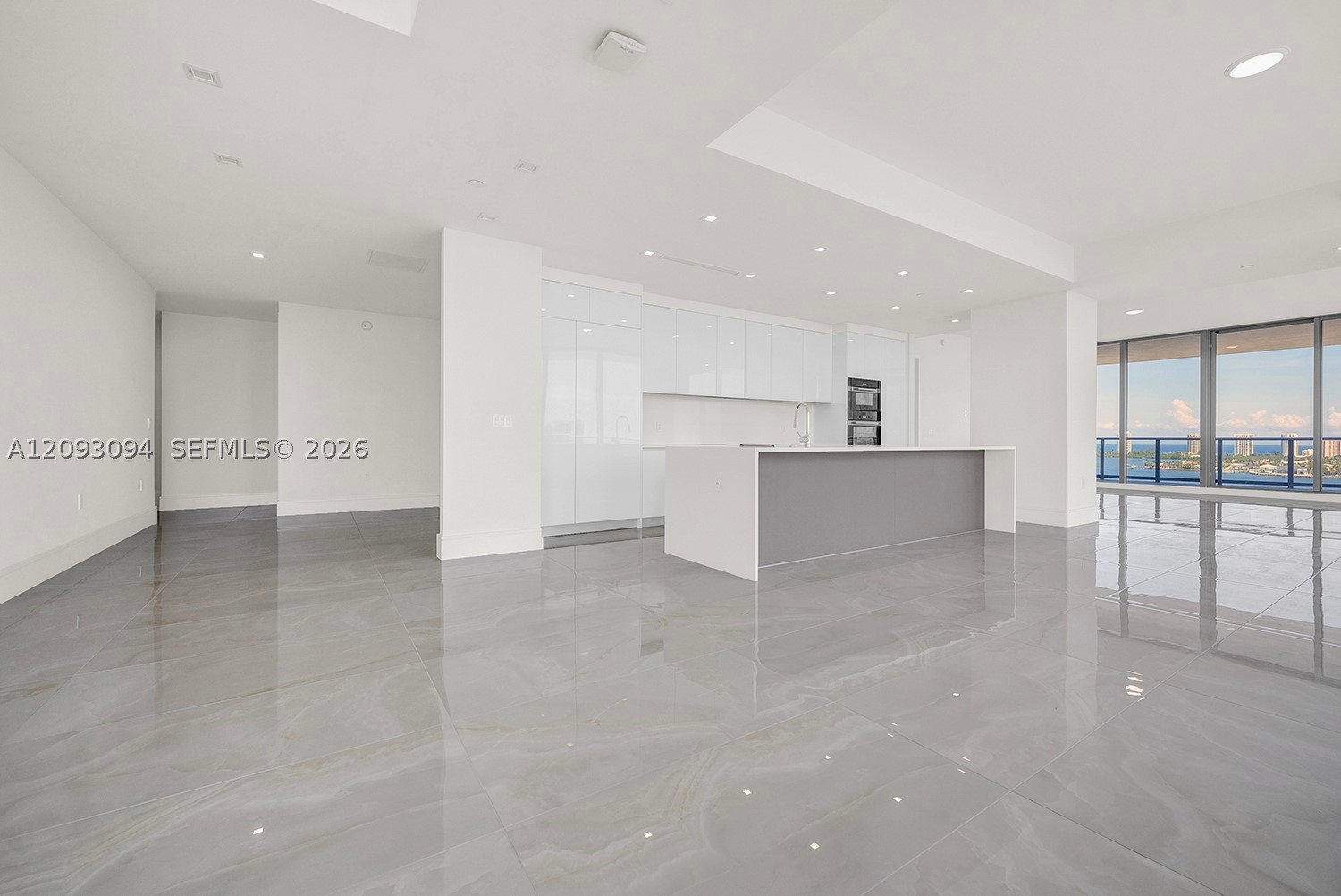 220 Lake Shore Dr #1512, West Palm Beach FL 33403