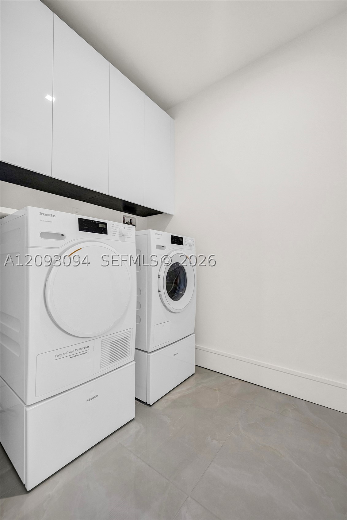220 Lake Shore Dr #1512, West Palm Beach FL 33403