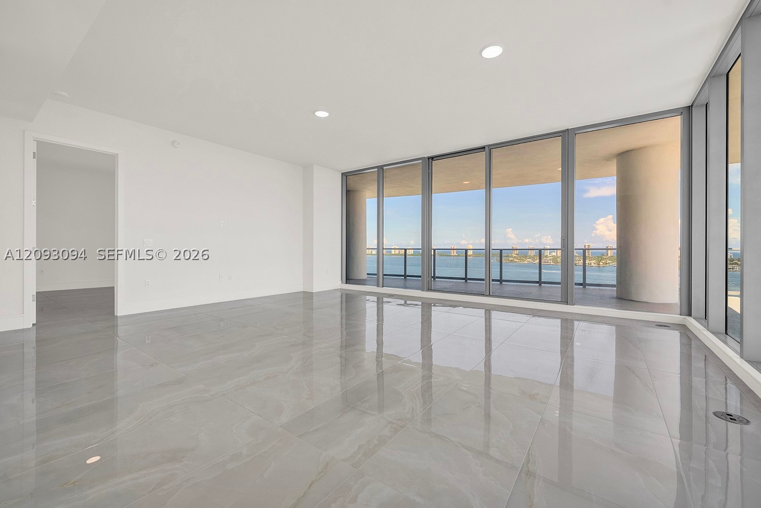 220 Lake Shore Dr #1512, West Palm Beach FL 33403