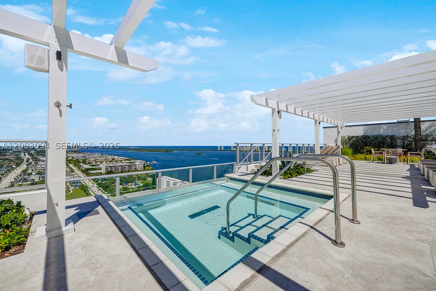 220 Lake Shore Dr #1512, West Palm Beach FL 33403