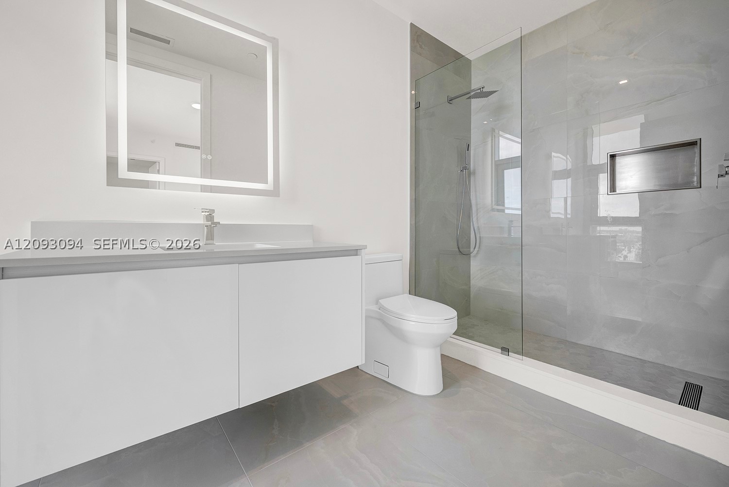 220 Lake Shore Dr #1512, West Palm Beach FL 33403