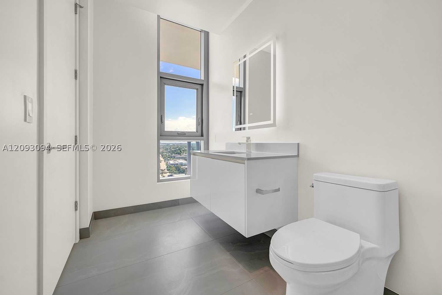 220 Lake Shore Dr #1512, West Palm Beach FL 33403