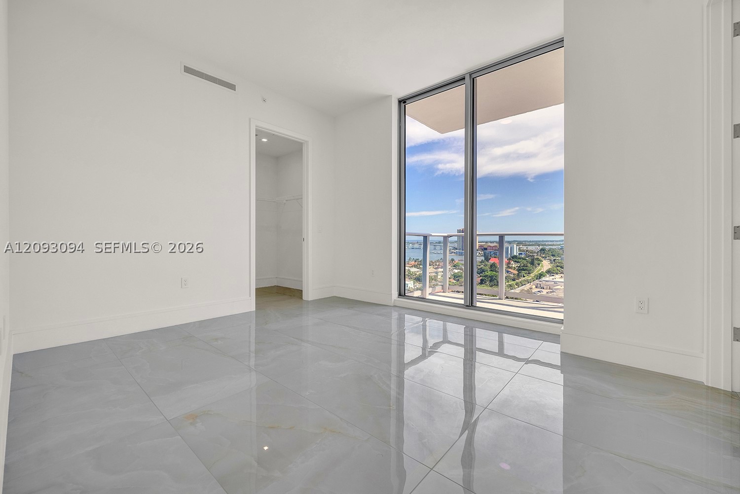 220 Lake Shore Dr #1512, West Palm Beach FL 33403