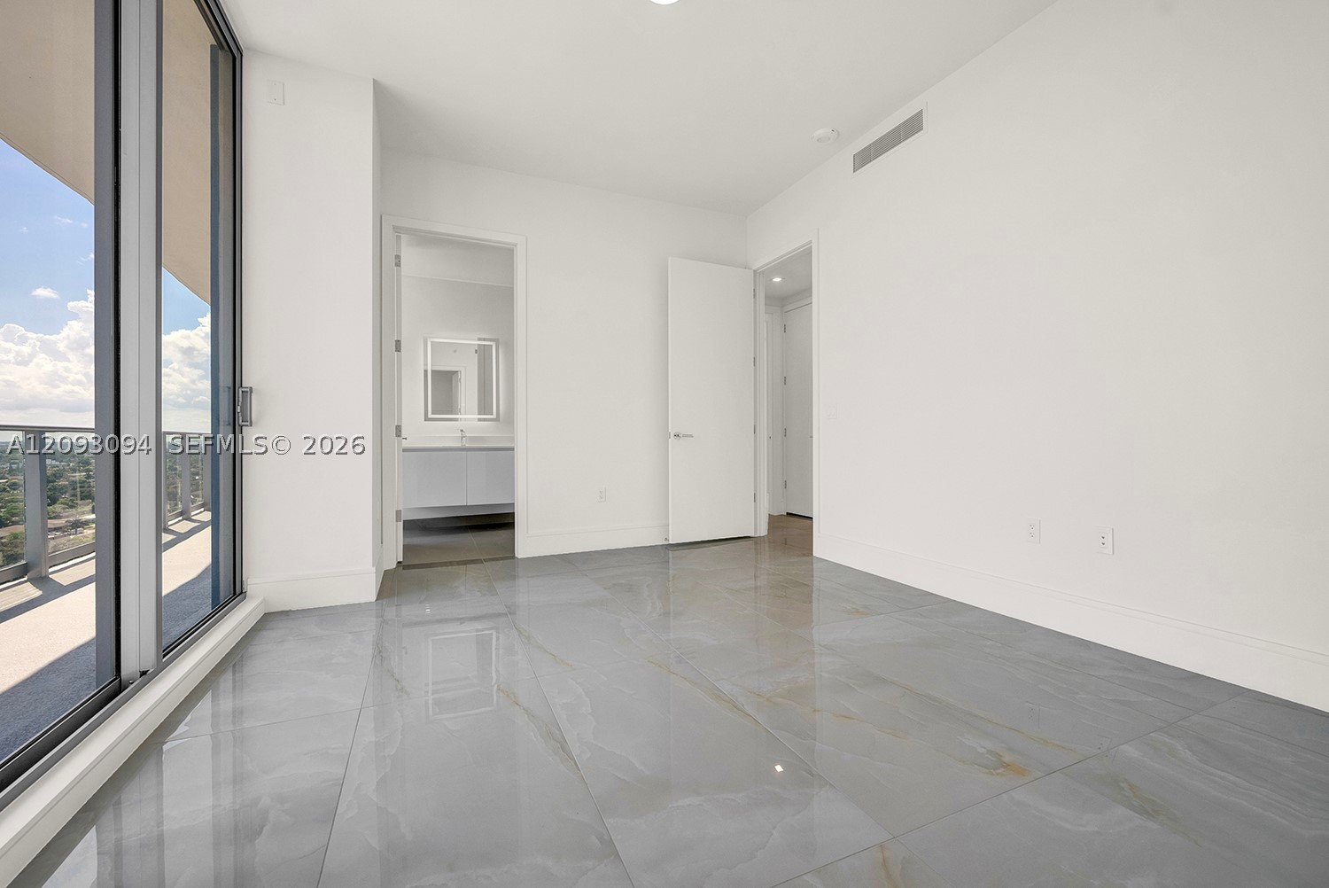 220 Lake Shore Dr #1512, West Palm Beach FL 33403