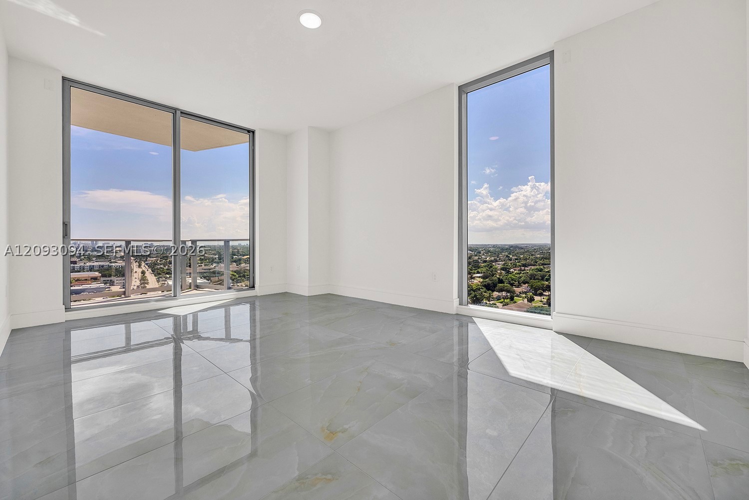 220 Lake Shore Dr #1512, West Palm Beach FL 33403