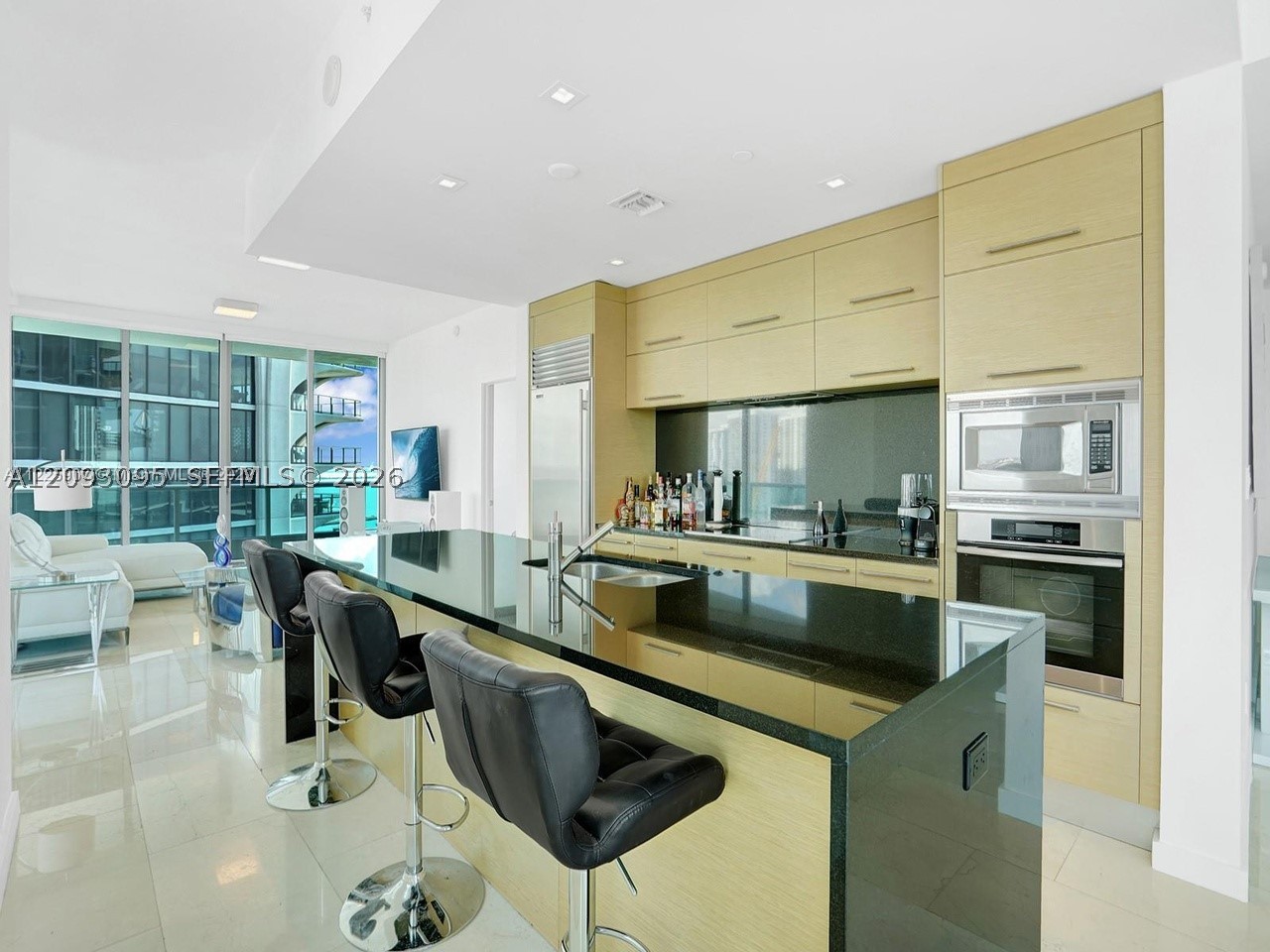 900 Biscayne Blvd #2412, Miami FL 33132