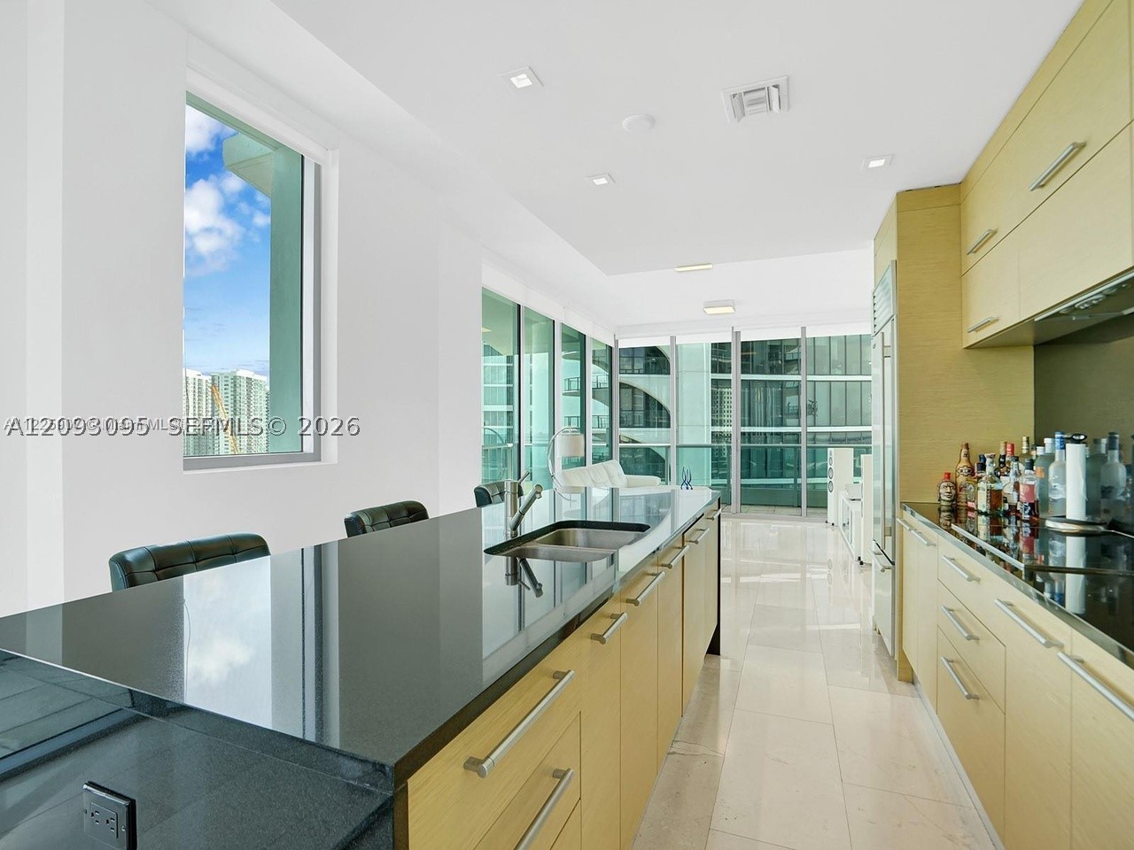 900 Biscayne Blvd #2412, Miami FL 33132