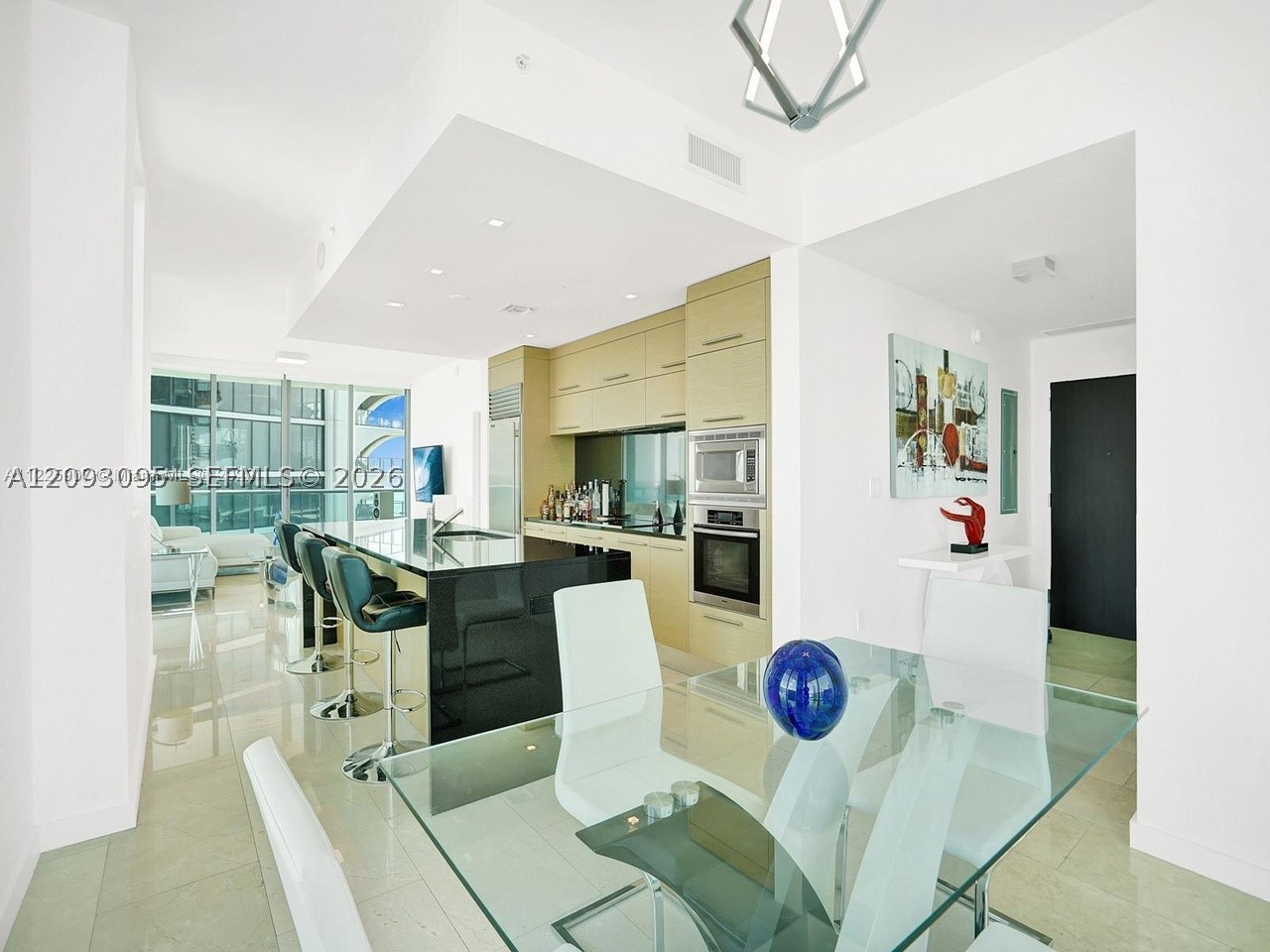 900 Biscayne Blvd #2412, Miami FL 33132