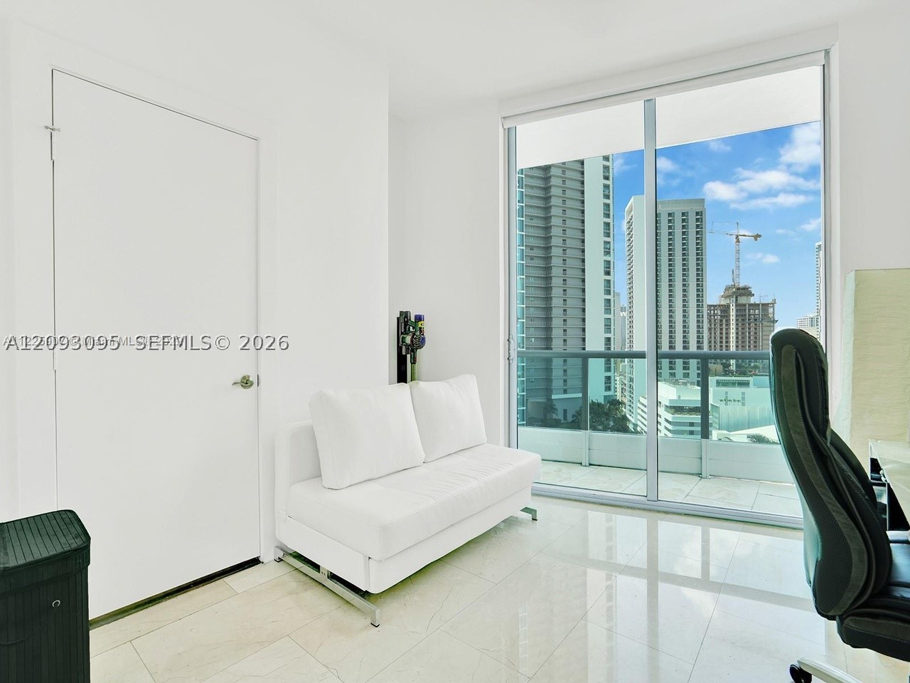 900 Biscayne Blvd #2412, Miami FL 33132