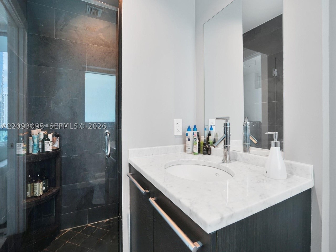 900 Biscayne Blvd #2412, Miami FL 33132