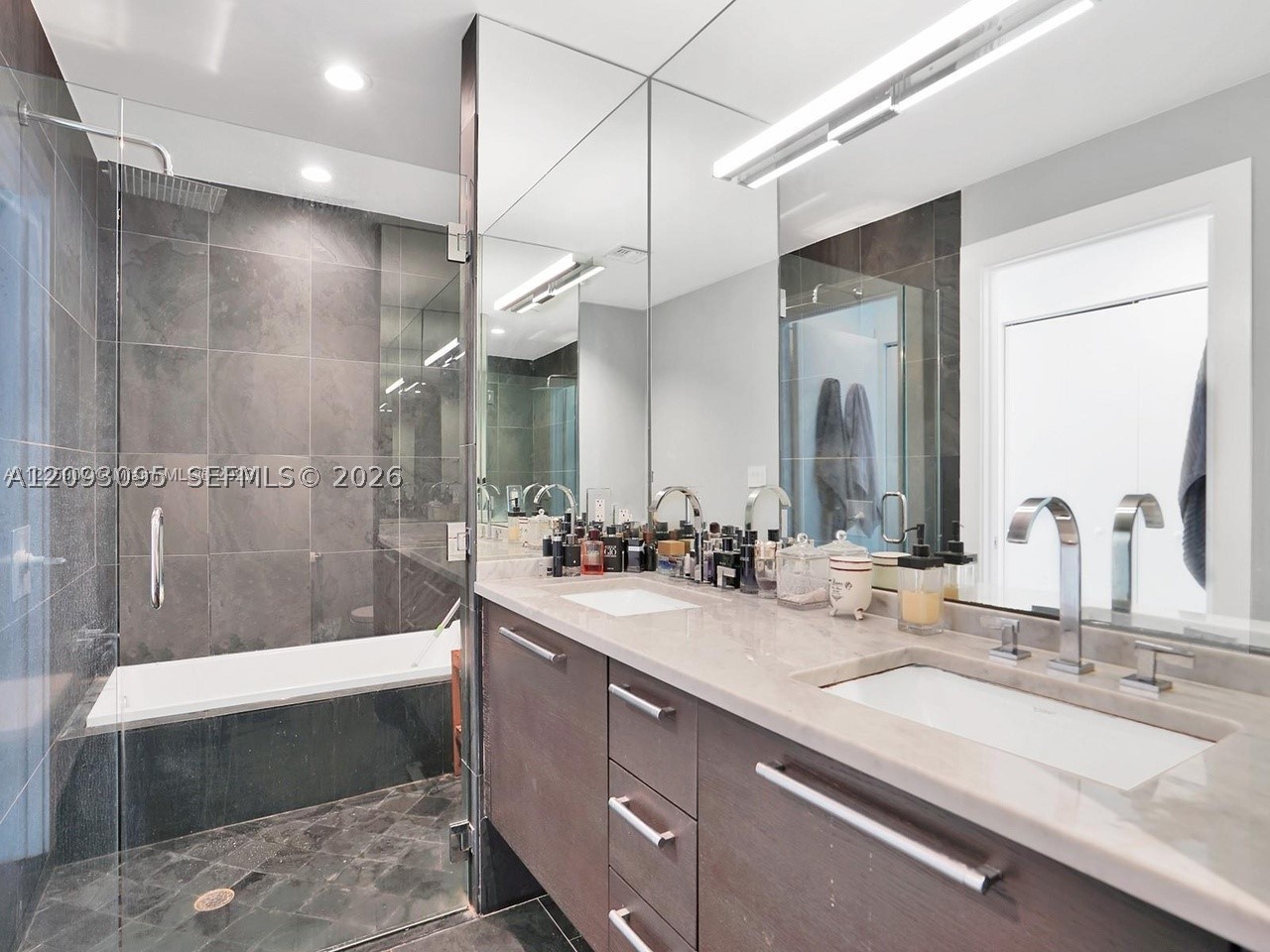 900 Biscayne Blvd #2412, Miami FL 33132