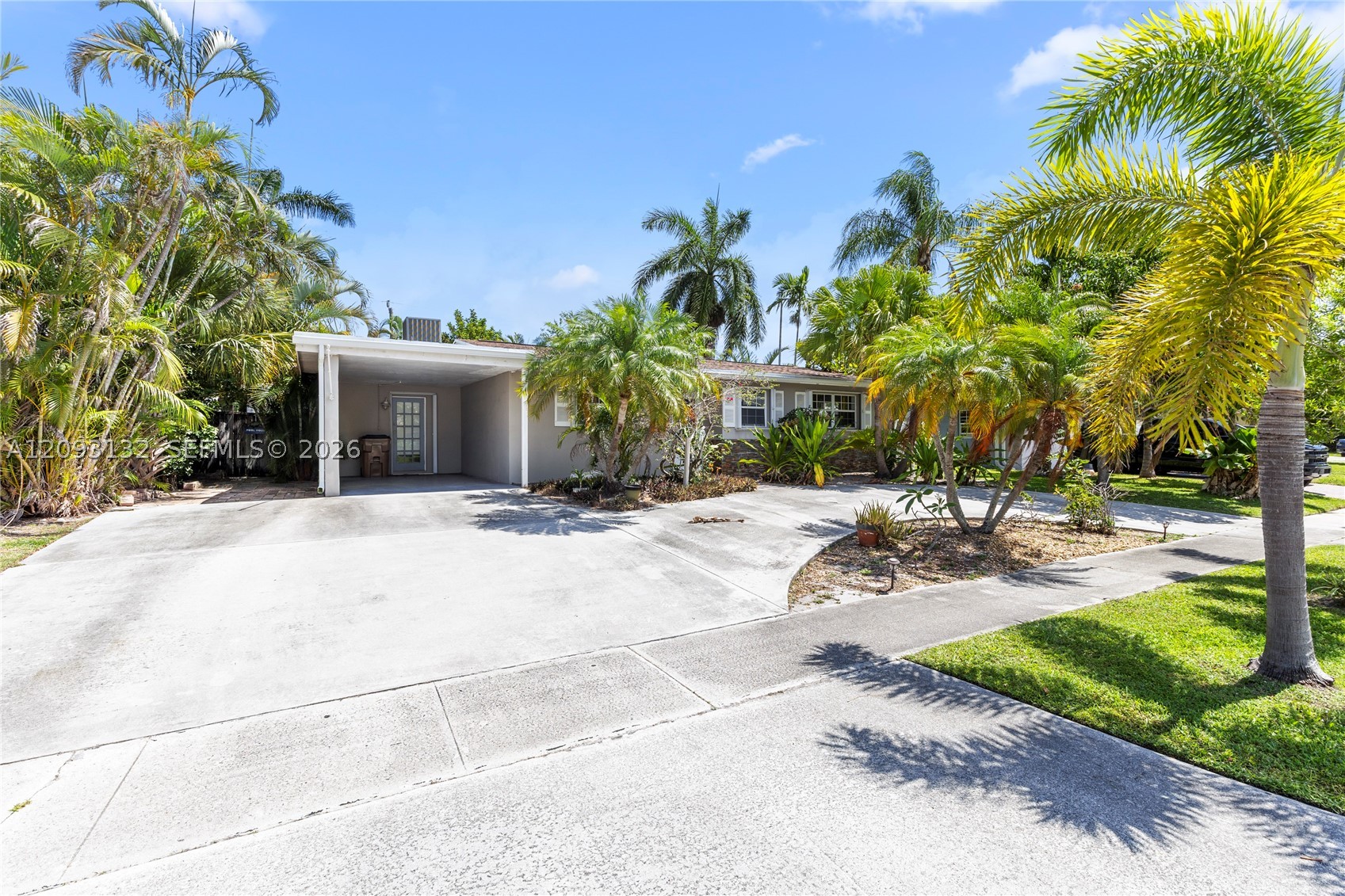 809 SE 14th Dr, Deerfield Beach FL 33441
