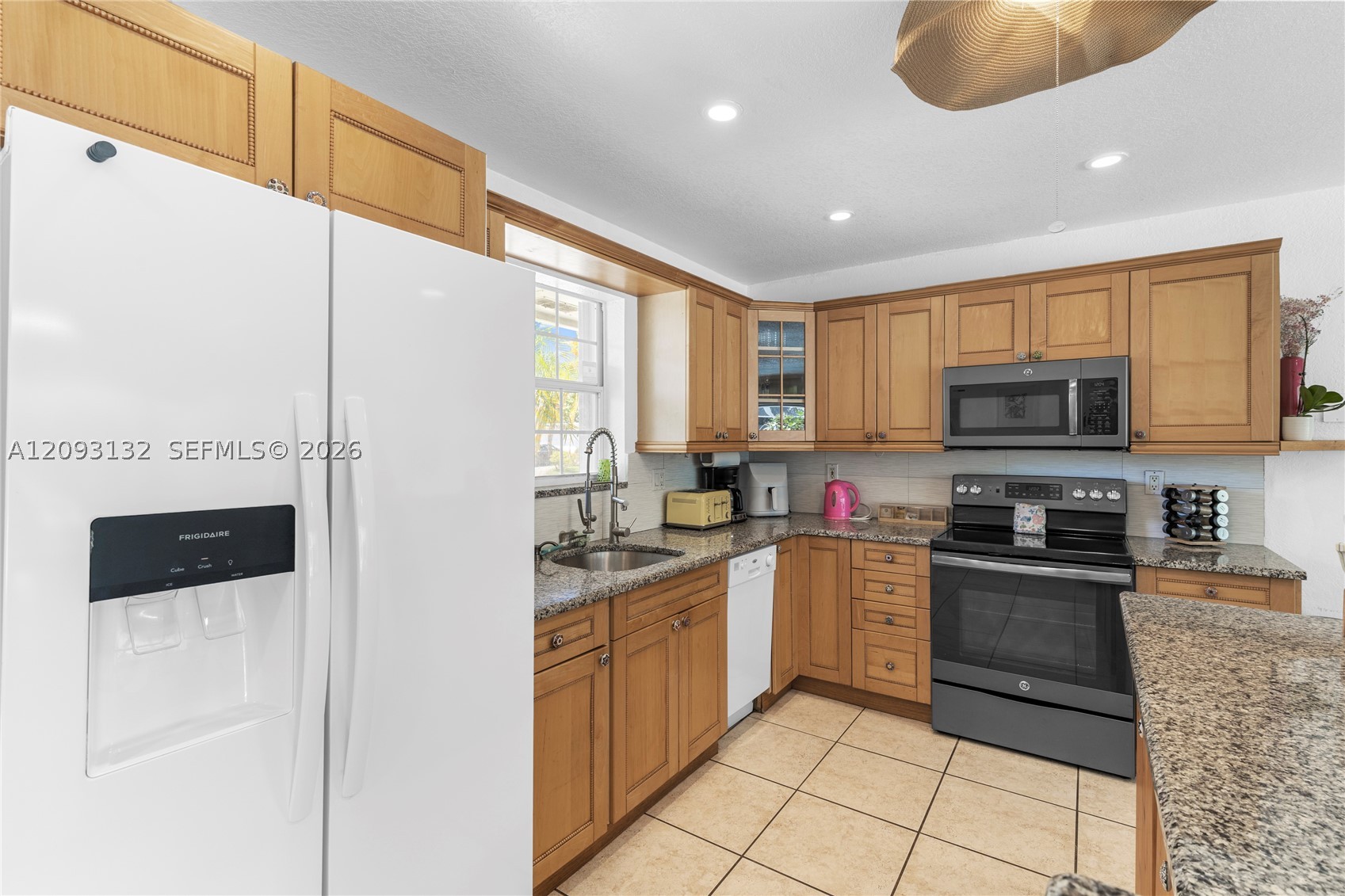 809 SE 14th Dr, Deerfield Beach FL 33441