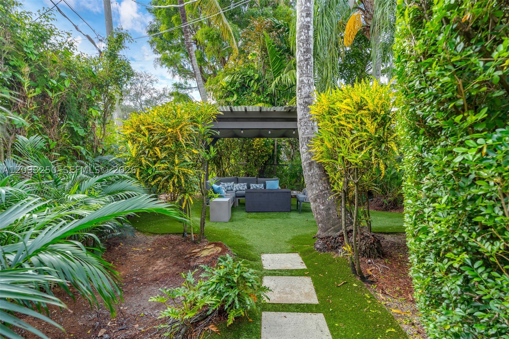 700 Vilabella Ave, Coral Gables FL 33146