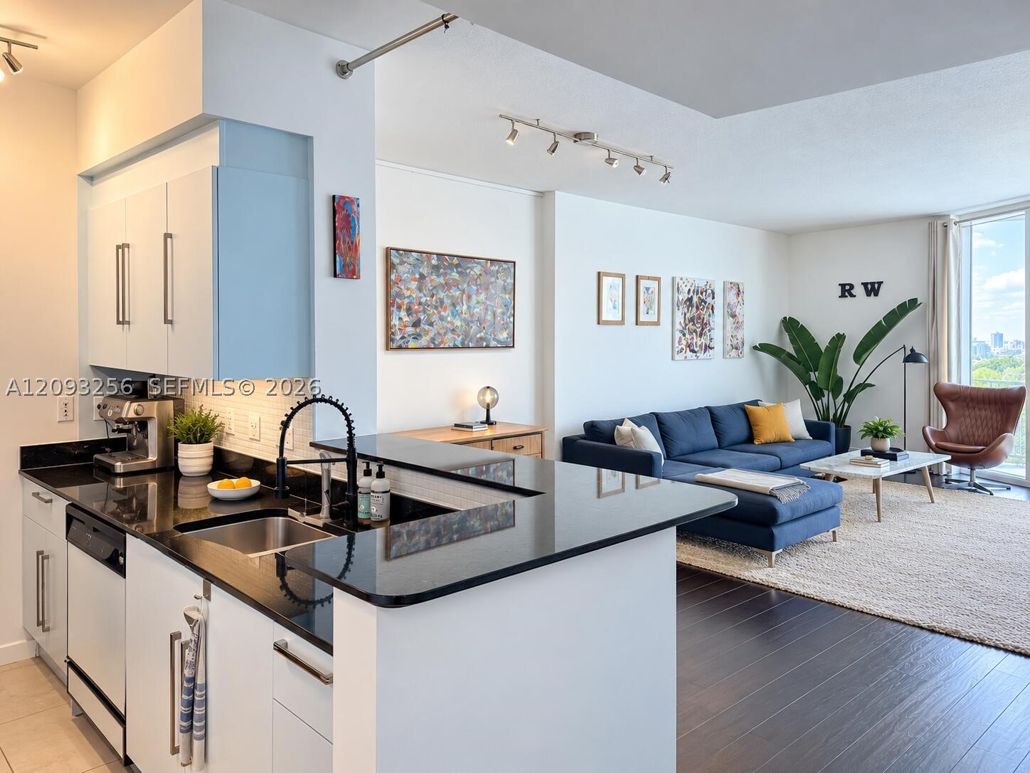 325 S Biscayne Blvd #1424, Miami FL 33131