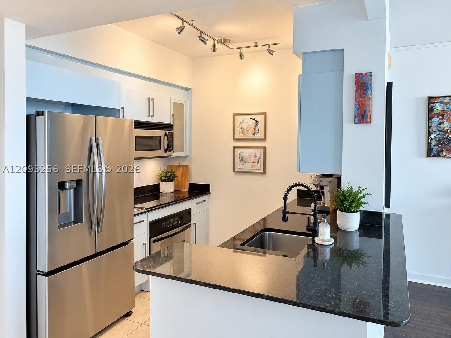 325 S Biscayne Blvd #1424, Miami FL 33131