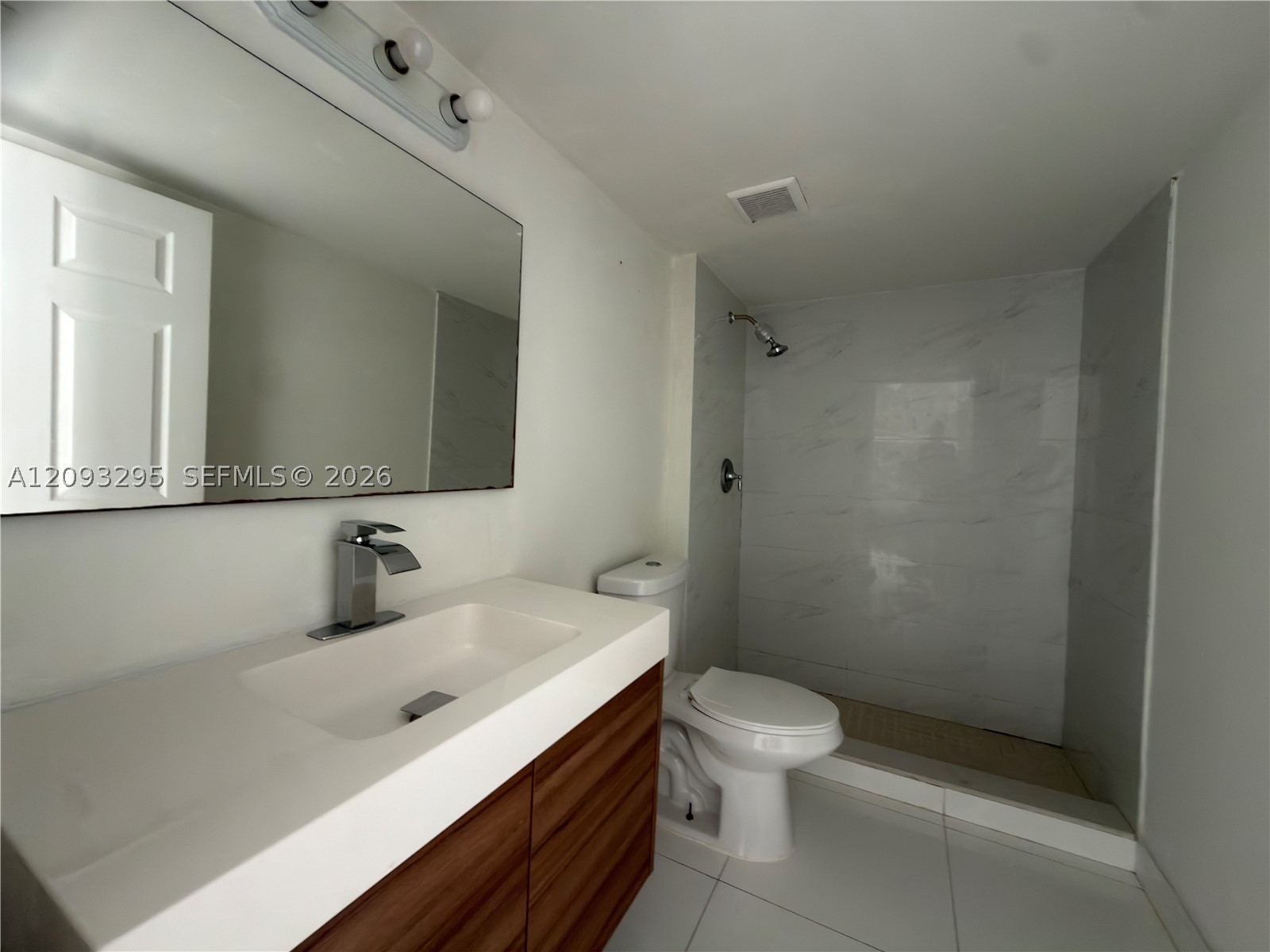 695 SW 11th St #204, Miami FL 33129