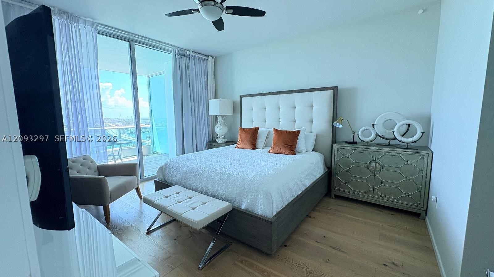 900 Biscayne Blvd #2702, Miami FL 33132