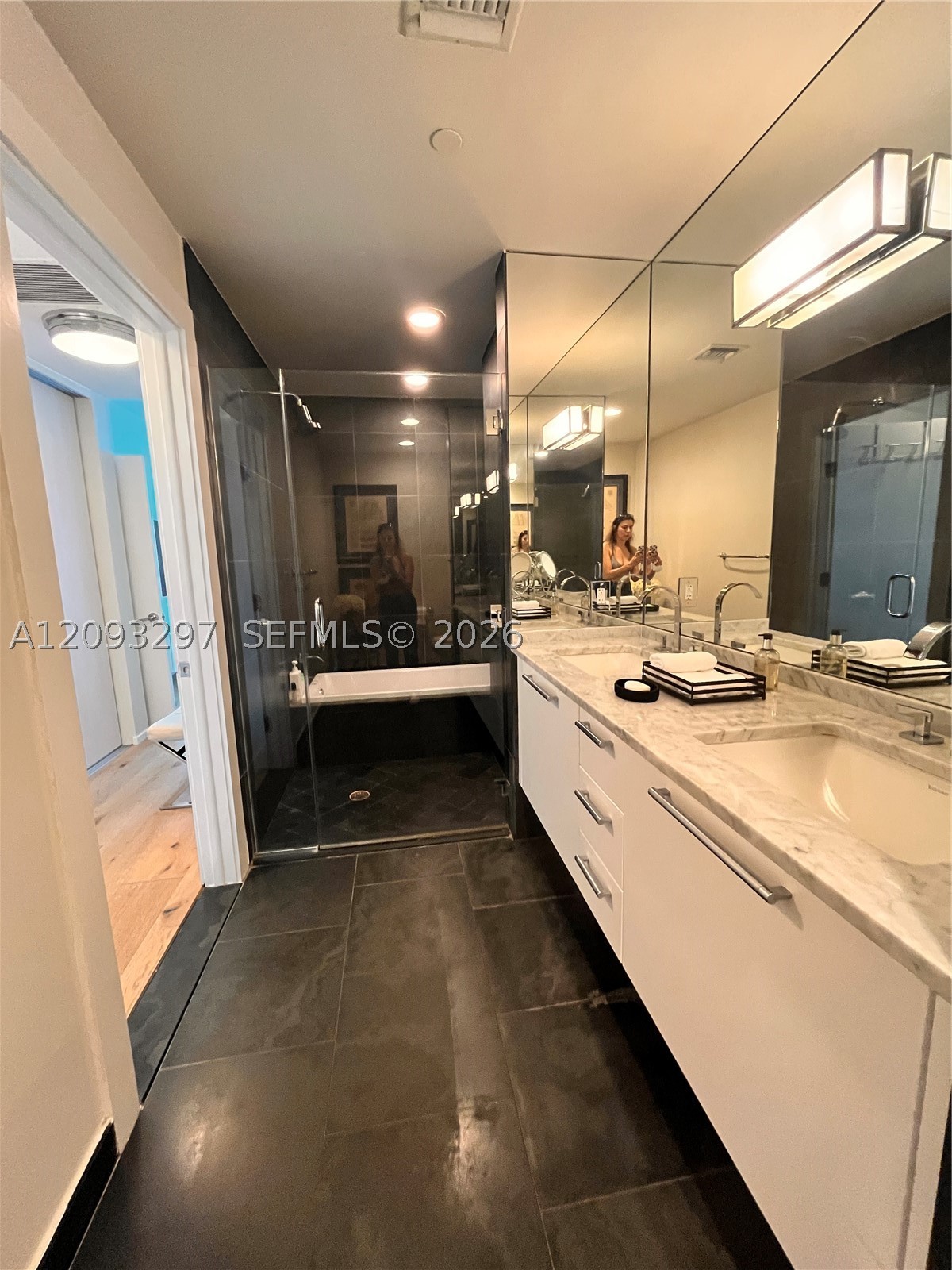 900 Biscayne Blvd #2702, Miami FL 33132