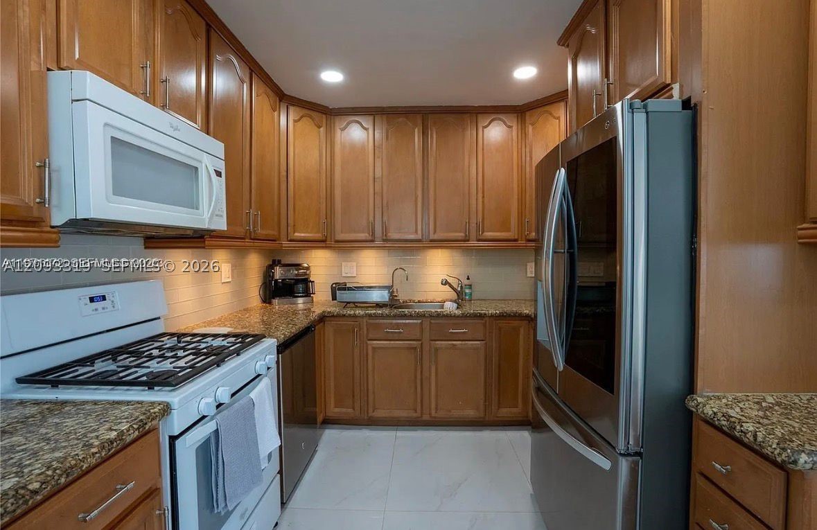 Hallandale Beach FL 33009 - A12093319