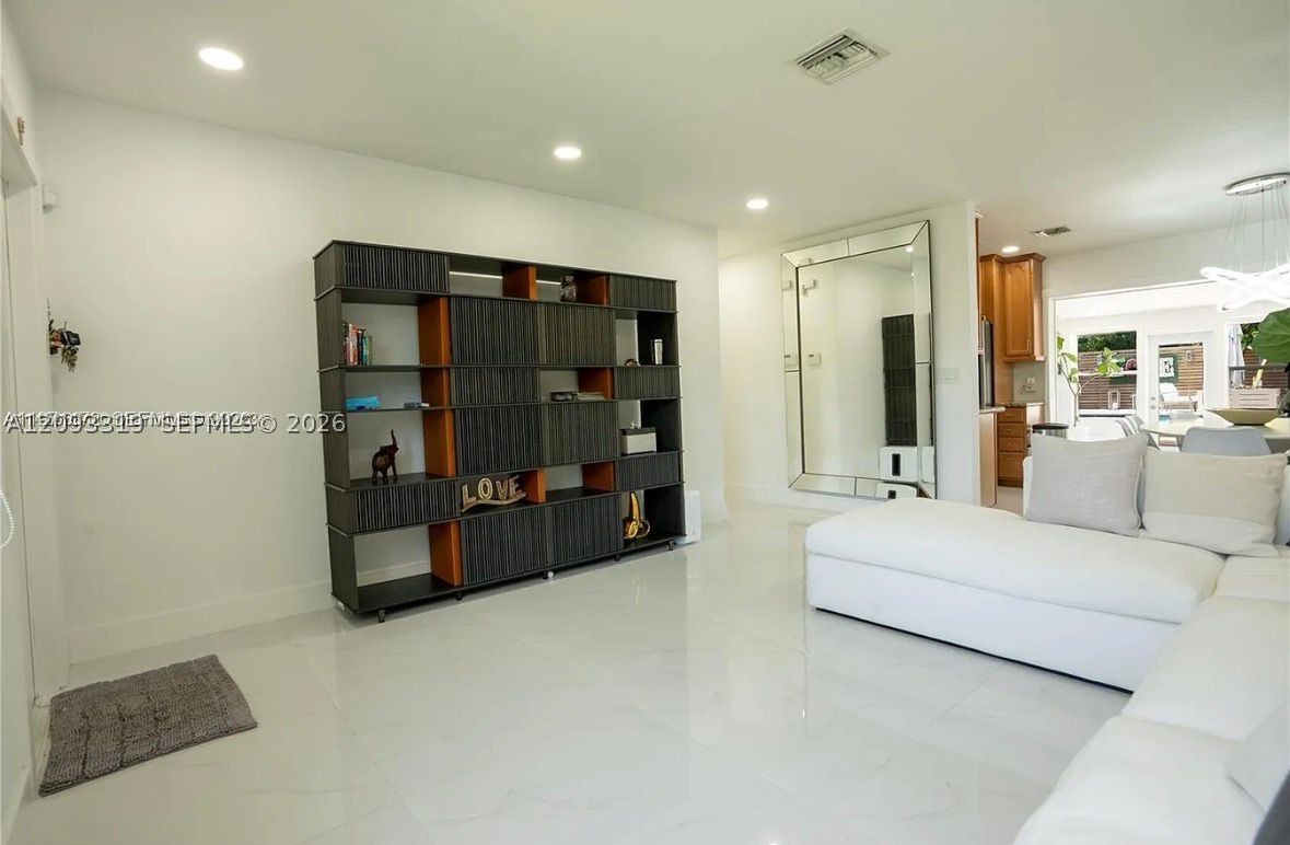 Hallandale Beach FL 33009 - A12093319