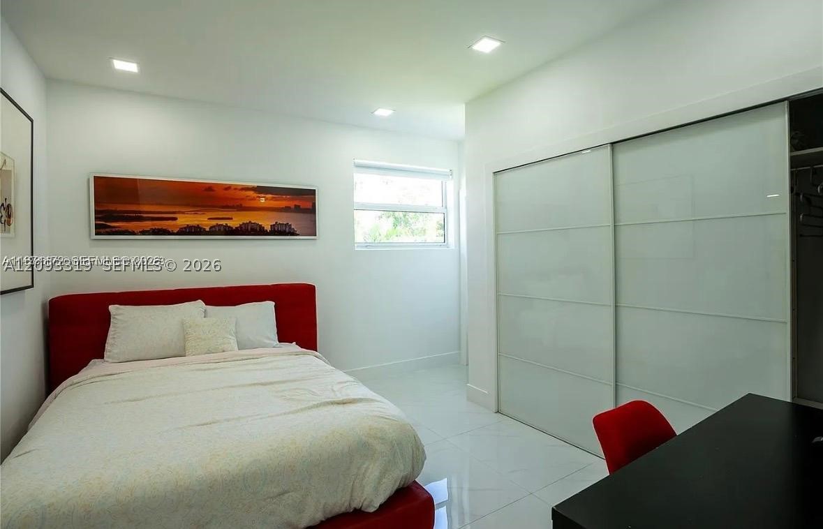 Hallandale Beach FL 33009 - A12093319