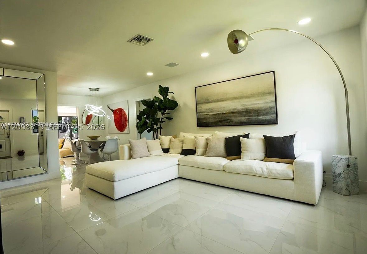 Hallandale Beach FL 33009 - A12093319