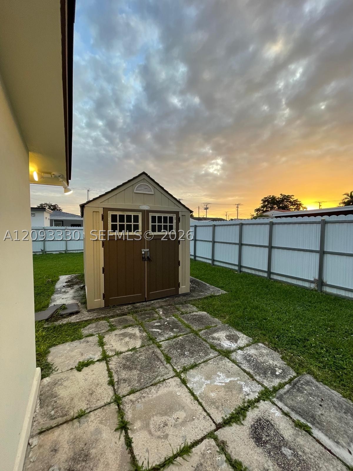 3330 NW 18th St, Miami FL 33125